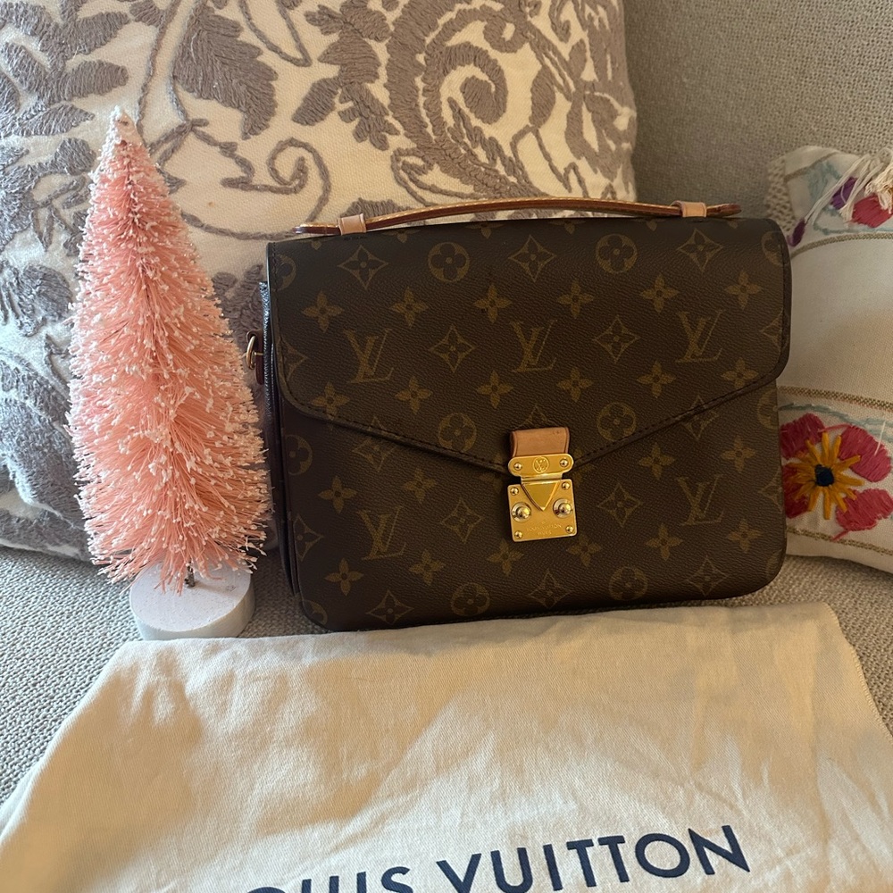 PRELOVED Authentic Louis Vuitton Pochette Metis